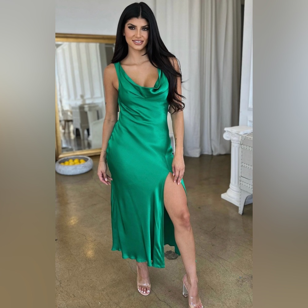 ASTR cristella Satin dress in Kelly green size extra Large